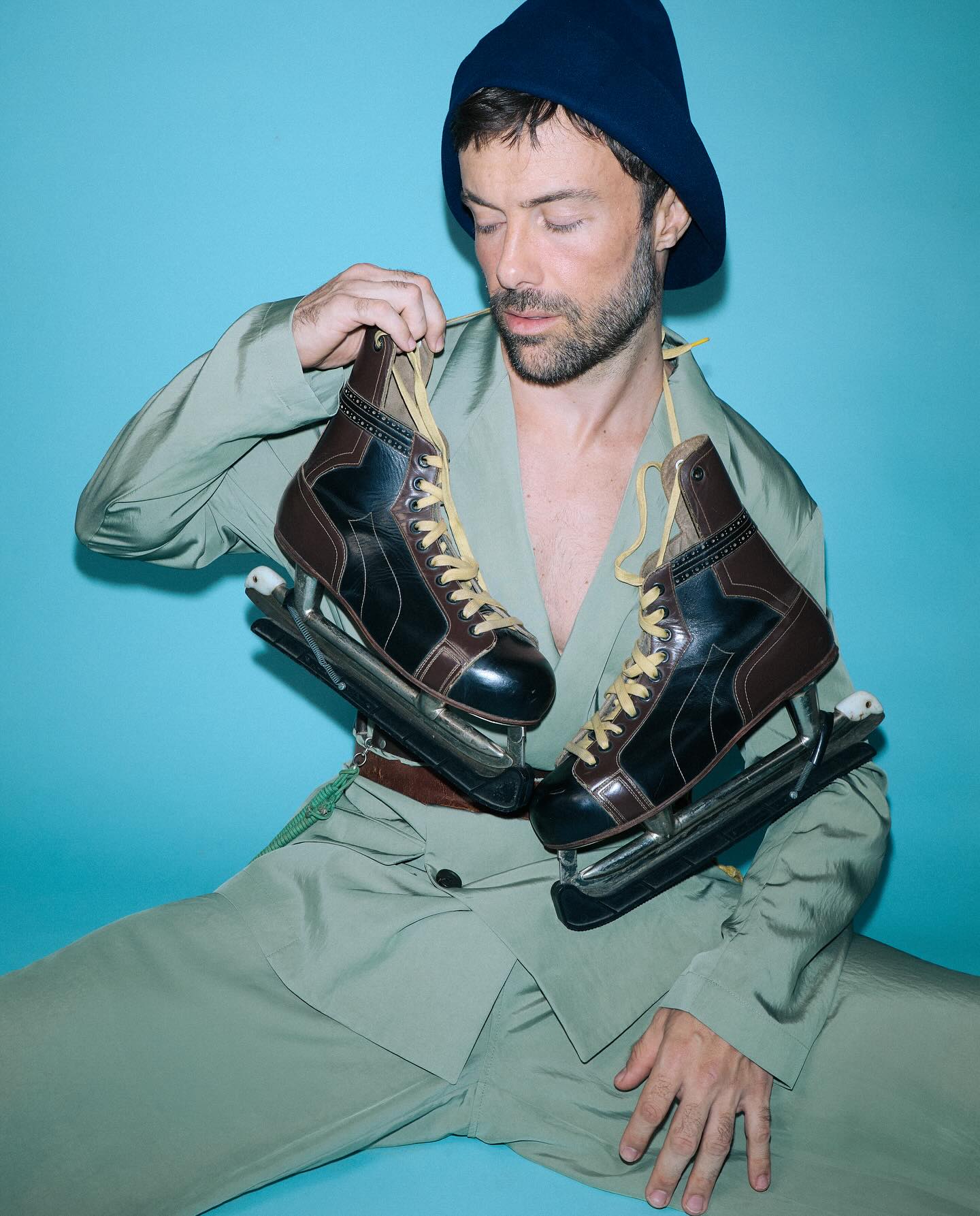 Kayky Brito em editorial de moda para L’Officiel Hommes Brasil com styling masculino de Michael Juvêncio